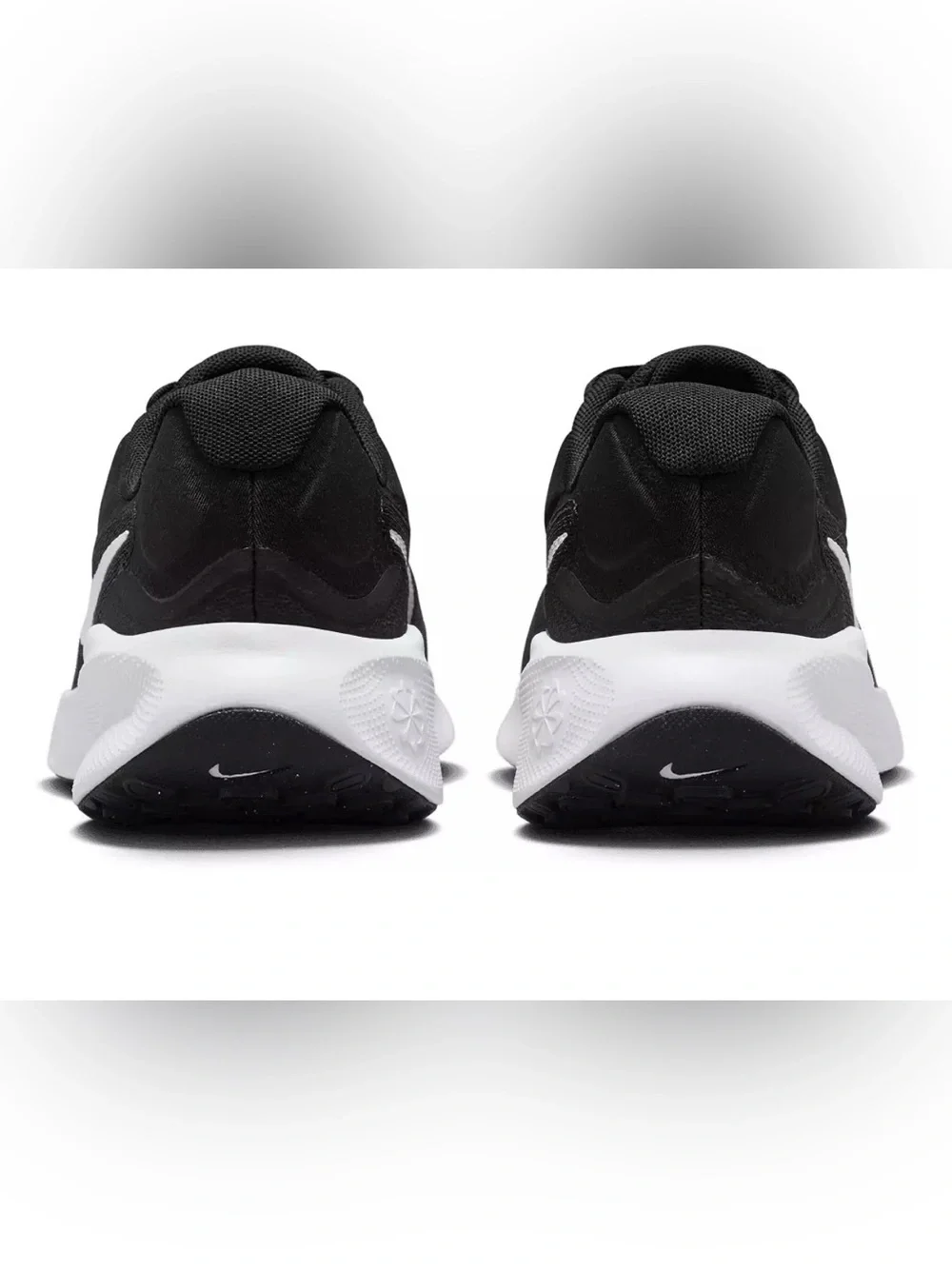 Nike Revolution 7 Extra Wide Men's Low Top Mesh Lace Up Black/White ,Size 10